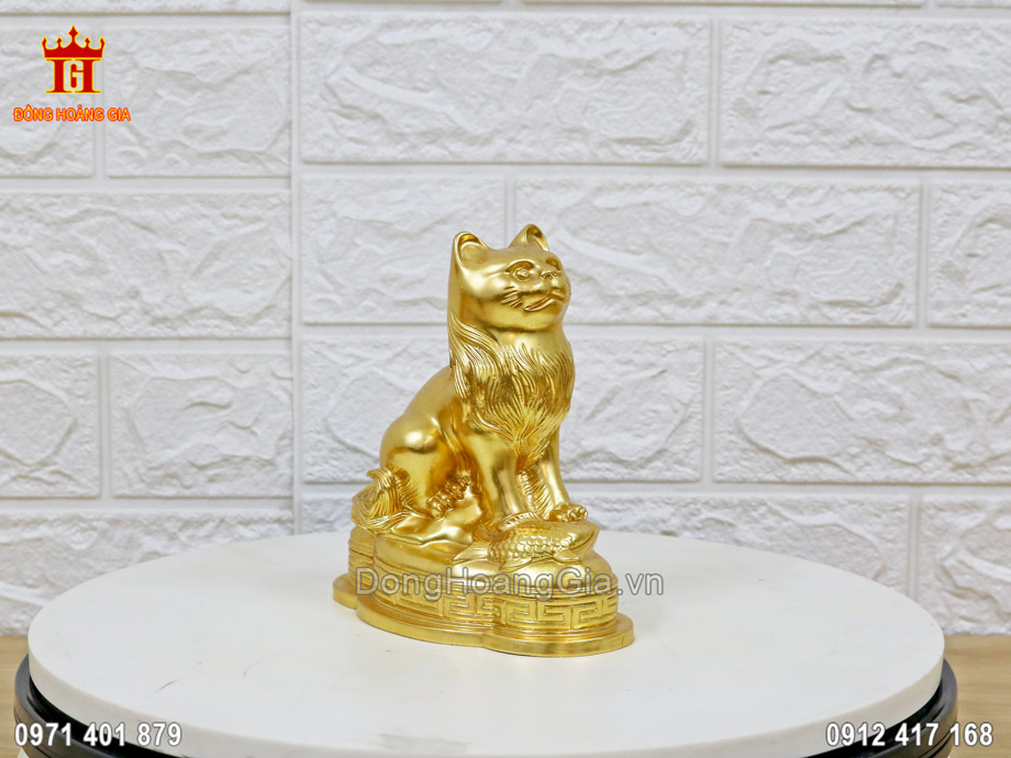 Tượng mèo mạ vàng - quà tặng may mắn cho sếp tuổi Hợi, Mão, Mùi